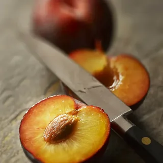خرید آلو خشک خاکی تازه و طبیعی از Soli & Fruits